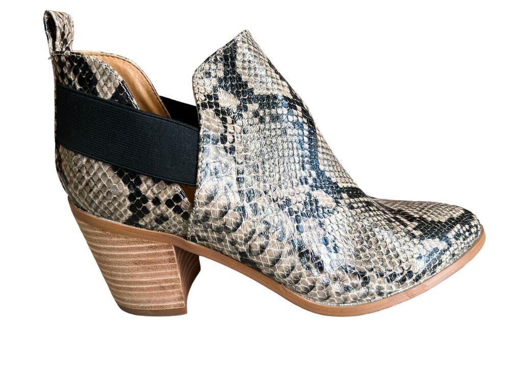DV Dolce Vita snake embossed pointed toe ankle boots 8.5